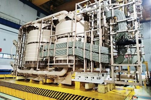 隴東 山東 800千伏特高壓直流輸電工程慶陽(yáng)換流站首臺(tái)產(chǎn)品內(nèi)裝工序順利完工